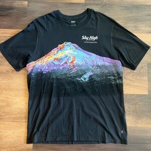 Black Levi’s Graphic Men's Shirt